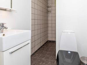 Ένα μπάνιο στο 10 person holiday home in Løgstør-By Traum +25 φωτογραφίες