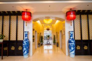 Beijing Palace Soluxe Hotel Astana tesisinde lobi veya resepsiyon alanı