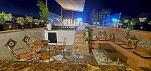 TV a/nebo společenská místnost v ubytování Milan Diamond Hotel
