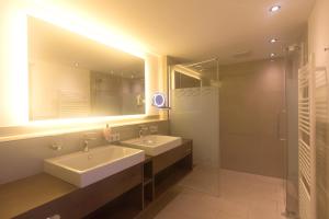 Hotel Stadler am Attersee的一间浴室