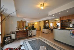 a lobby with a bar and a counter at Hotel Gallo in Tignale