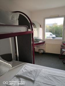 Hotel K1 Nohra tesisinde bir ranza yatağı veya ranza yatakları