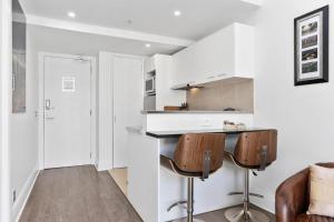 Η κουζίνα ή μικρή κουζίνα στο High-end Viaduct studio apartment!