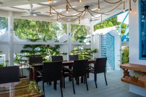 Restaurace v ubytování Rushkokaa Beach Villa