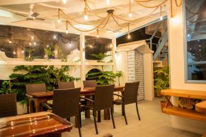 Restaurace v ubytování Rushkokaa Beach Villa