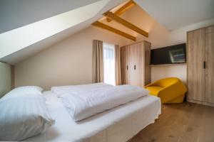 Postel nebo postele na pokoji v ubytování Holiday House U Hájenky 6L Lipno Home
