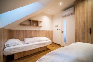 Postel nebo postele na pokoji v ubytování Holiday House U Hájenky 6L Lipno Home