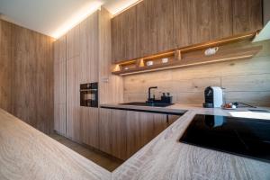 Kuchyň nebo kuchyňský kout v ubytování Holiday House U Hájenky 6L Lipno Home