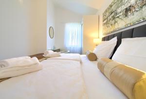 Postel nebo postele na pokoji v ubytování Apartments Adria Danka