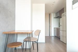 a kitchen and dining room with a table and chairs at i-rent京急蒲田 in Tokyo