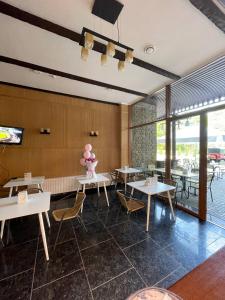 a restaurant with tables and chairs and pink flowers at Ruta Resort Polyana in Polyana