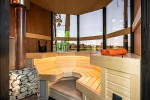Köök või kööginurk majutusasutuses SHANTI FOREST HOUSE Guest house with mirror sauna