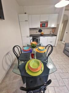 a table with plates on it in a kitchen at LA BUSSOLA HOME in Marina di Massa