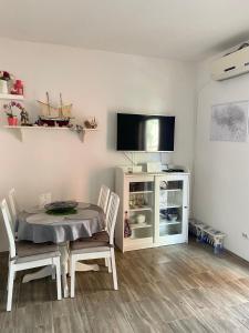 TV a/nebo společenská místnost v ubytování LuMar Holidays and Apartments + 21 fotografií