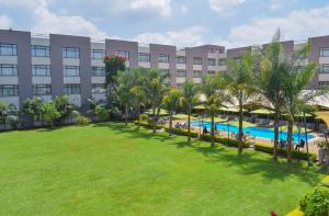 Kolam renang di atau dekat dengan Tamarind Tree Hotel