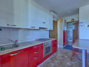 a kitchen with red cabinets and a sink and a table at Silvana in Nisporto