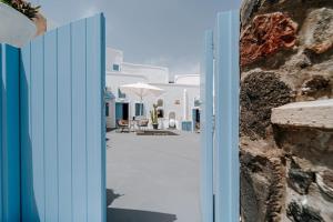 an open door to a patio with an umbrella at Star Cactus Traditional Cave Suite with Jacuzzi in Mesaria