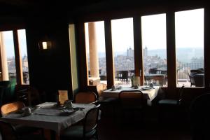En restaurant eller et spisested på Parador de Toledo