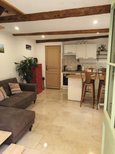 Kuchyň nebo kuchyňský kout v ubytování H2o Chambres d'Hôtes