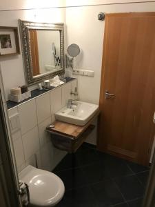 ห้องน้ำของ Moderne Ferienwohnung für 2 nahe Cochem/Mosel