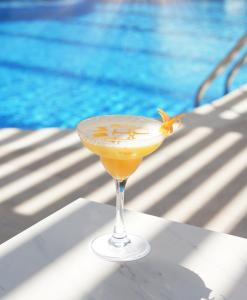 Sundlaugin á La Maison Hotel Doha eða í nágrenninu