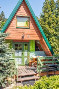 Afbeelding uit fotogalerij van Domki pod lasem blisko morza in Sztutowo +200 foto's