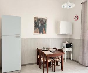 a small kitchen with a table and a microwave at Savona Casa Vacanze vicino Mare 3 minuti WIFI in Savona