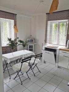 Fotografie z fotogalerie ubytování Münsing Nähe Starnberger See, schöne Ferienwohnung, Gästewohnung 125qm EG und OG KONTAKTFREI v destinaci Münsing
