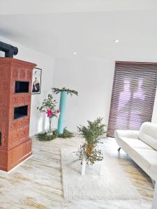Posezení v ubytování Münsing Nähe Starnberger See, schöne Ferienwohnung, Gästewohnung 125qm EG und OG KONTAKTFREI