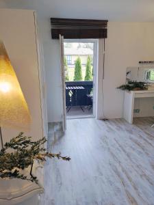 Fotografie z fotogalerie ubytování Münsing Nähe Starnberger See, schöne Ferienwohnung, Gästewohnung 125qm EG und OG KONTAKTFREI v destinaci Münsing