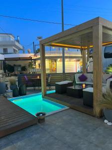 Bazén v ubytování Faliro Hotel nebo v jeho okolí
