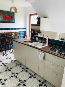 Köök või kööginurk majutusasutuses Noclegi DobraNocka