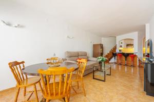 Kuchyň nebo kuchyňský kout v ubytování WELCS DUPLEX 025 EMP frente al Mar