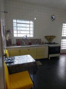 a kitchen with a sink and a stove at Casa Térrea SP Expo e C Paralimpico in São Paulo