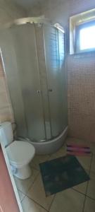 A bathroom at NOCLEGI ELA