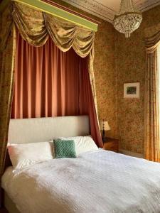 Ένα ή περισσότερα κρεβάτια σε δωμάτιο στο Family home in the heart of Dublin