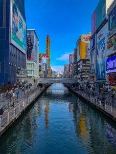 Vista generica su Osaka o vista sulla città dall'interno della villa