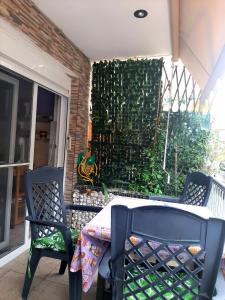 Posezení v ubytování Ολόκληρο διαμέρισμα fully equipped apt dora comfortable holidays on the beach 50m