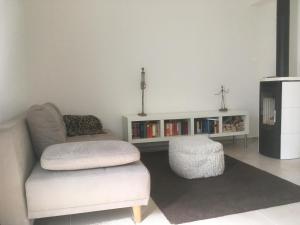 a living room with a chair and a refrigerator at SweetSuites 40A Lavendelhaus in Mühlhausen