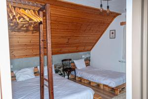 Postel nebo postele na pokoji v ubytování N'konak Guesthouse