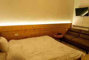 Postel nebo postele na pokoji v ubytování N'konak Guesthouse