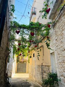 Fotografie z fotogalerie ubytování Hydria Guest House Art Gallery Dimora d artista con terrazza e vasca idromassaggio nel cuore del borgo antico Artists Home with terrace and jacuzzi in the heart of the old town v destinaci Acquaviva delle Fonti