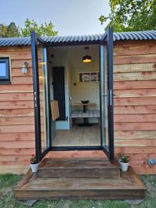 Fotografie z fotogalerie ubytování Gatwick Hideaway Hut v destinaci Charlwood