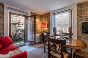 a living room with a table and a couch at Romantic apartment with terrace in Nievole