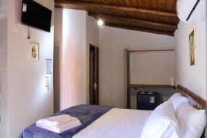 A bed or beds in a room at Pousada Luz dos Olhos