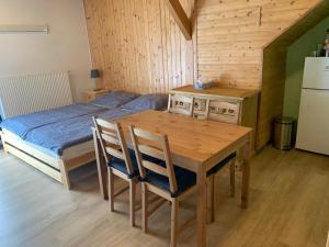 Kuchyň nebo kuchyňský kout v ubytování Penzion a Restaurace Vyhlídka