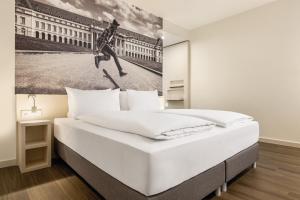 Postel nebo postele na pokoji v ubytování Super 8 by Wyndham Koblenz