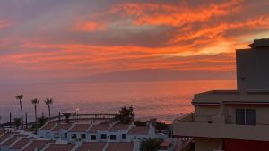 Fotografia z galérie ubytovania Cozy beachfront flat with pool & panoramic sea view terrace v destinácii Puerto de Santiago