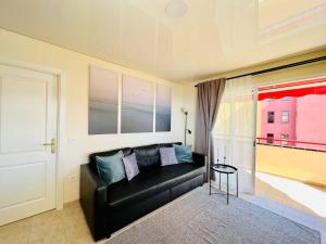 Fotografia z galérie ubytovania Cozy beachfront flat with pool & panoramic sea view terrace v destinácii Puerto de Santiago