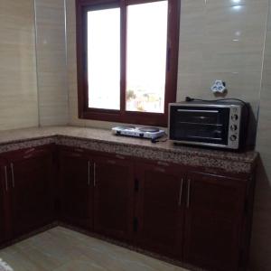 a microwave sitting on a counter next to a window at Appartement propre et spacieux Tan Tan Plage El Ouatia in Tan-Tan Plage